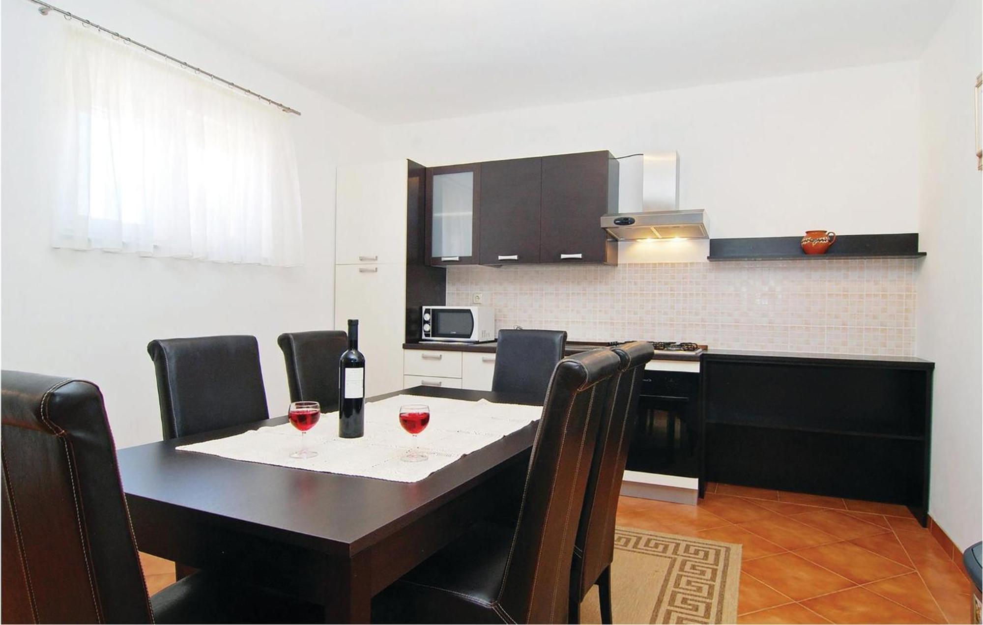 2 Bedroom Nice Apartment In Vir Ngoại thất bức ảnh