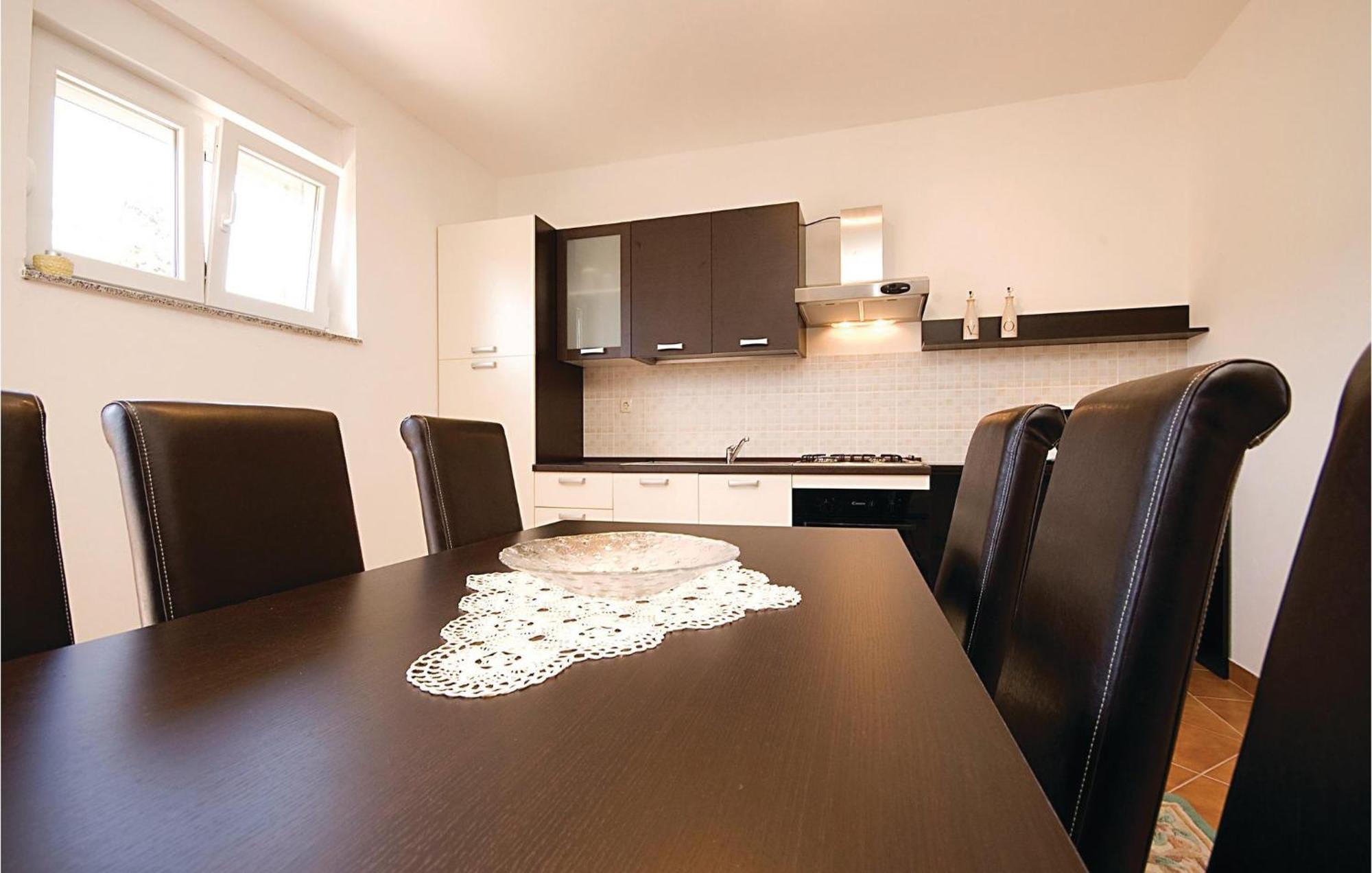 2 Bedroom Nice Apartment In Vir Ngoại thất bức ảnh
